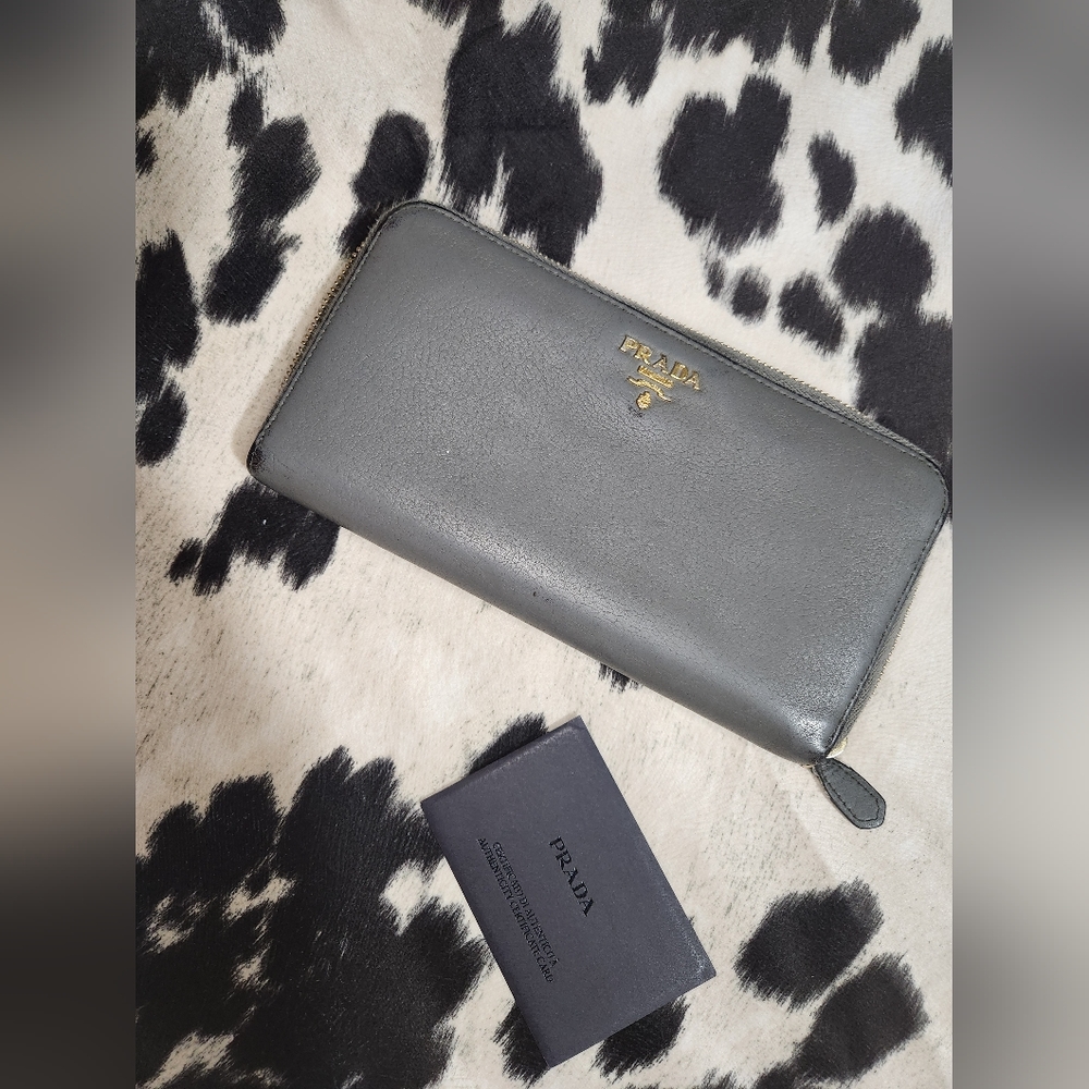 Preloved Prada Vitello Grain Leather Wallet - Picture 13 of 15